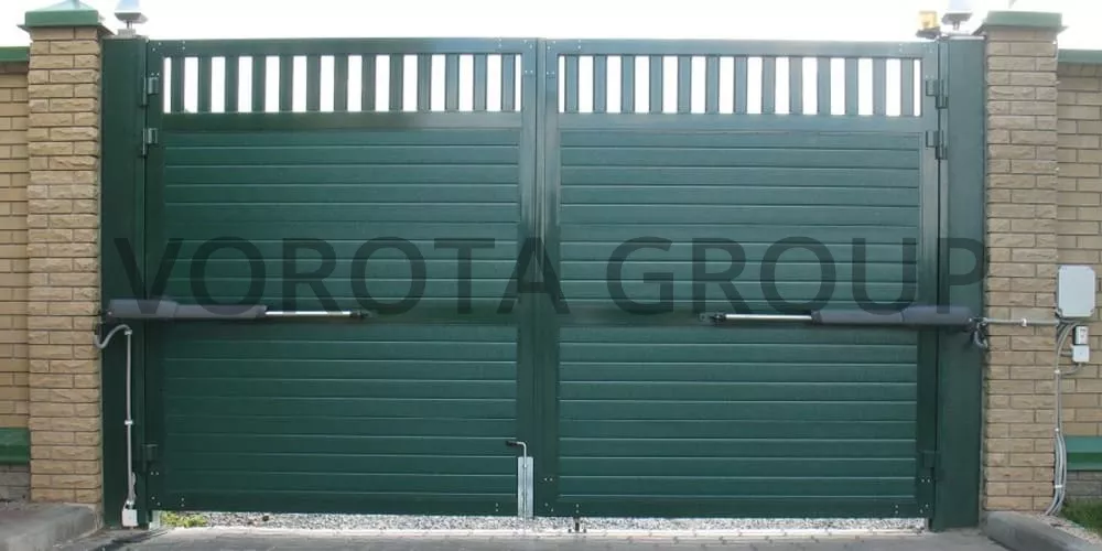 Автоматические распашные ворота Doorhan зеленые 2500×1750